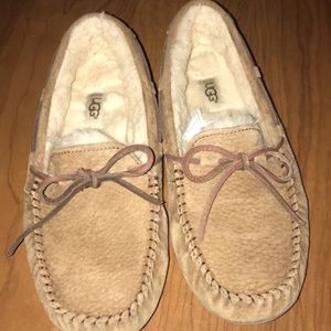 NEW Ugg Dakota moccasins